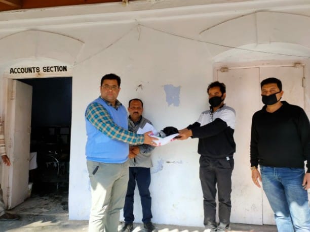 municipal committee distributed mask s in police and administration